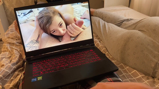 Смотреть онлайн горячее видео: сестра делает минет лучше порно