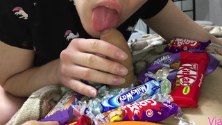 Младшая сестра соблазняет брата - страстное порно видео с инцестом