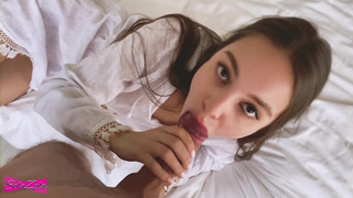 Соседка Solazola соблазнила соседа и сняла горячее порно на камеру