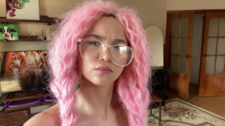 Азиатка доминирует в возбуждающем видео 18+