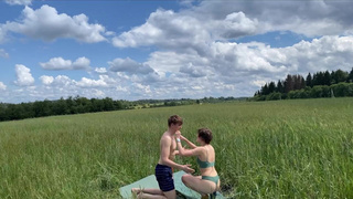 Студенческая любовь на свежем воздухе: смотреть секс видео