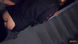 Секс на лестничной площадке смотреть онлайн