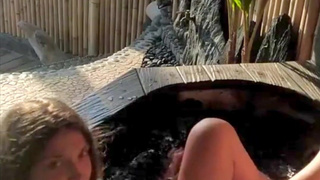 Смотрите онлайн страстные ласки в загородном доме