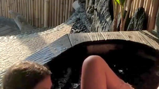 Смотрите онлайн страстные ласки в загородном доме