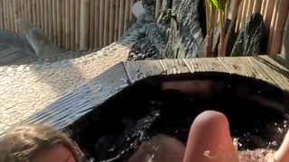 Смотрите онлайн страстные ласки в загородном доме