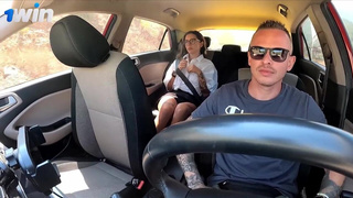 Секс в такси с клиенткой — реальное скрытое видео