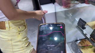 Русская азитка дрочит на камеру — страстное порно видео с телефона