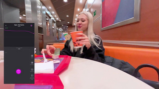 Секс-игрушки в общественном месте: смотреть онлайн