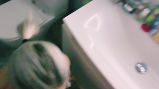 Homemade deep blowjob in the bathroom with cum on the face.mp4