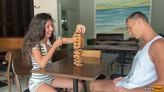 Смотри онлайн горячее порно с развратной подружкой