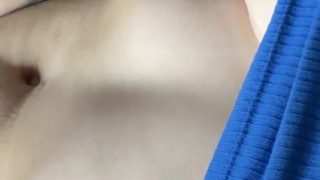 Горячая блондинка снимает секс на камеру