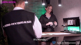 Жесткий трах в баре на глазах у всех