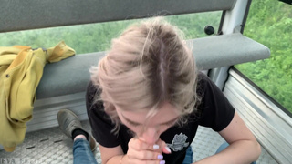 Страстный минет и сперма в рот на канатной дороге