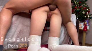 Первый анальный опыт – страстный секс с концом в попку