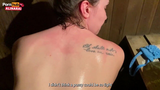 Эй, хватит подглядывать, хочешь трахнуть мамку — заходи в баньку