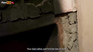 Эй, хватит подглядывать, хочешь трахнуть мамку — заходи в баньку