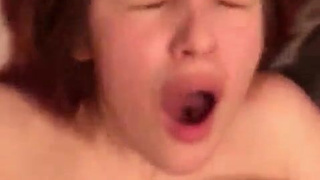 19-летняя девушка с Tinder трахается на первом свидании