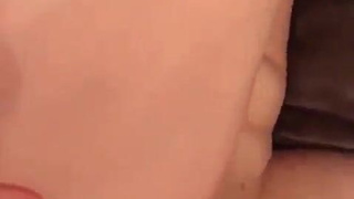 19-летняя девушка с Tinder трахается на первом свидании