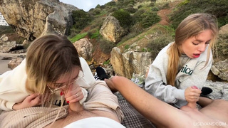 Девушка стесняется но делает минет в горячем секс видео