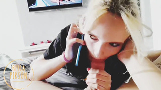 Порно видео: страстный секс с разговором по телефону