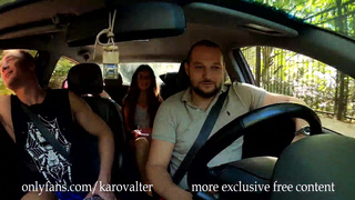 Дикий групповой секс у моря с молодой девушкой