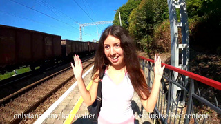 Дикий групповой секс у моря с молодой девушкой