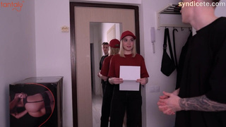 Страстный секс с милой курьершей смотреть онлайн