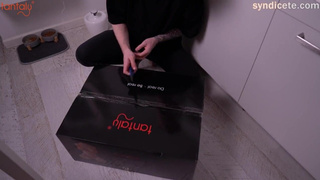 Страстный секс с милой курьершей смотреть онлайн