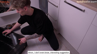 Страстный секс с милой курьершей смотреть онлайн