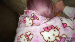 Сводная сестра в пижаме проиграла в Mortal Kombat и отыгралась страстным сексом