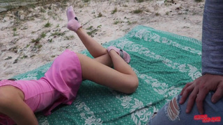 Экстремальное порно на природе – незнакомка в позе раком