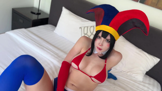 Свитти Фокс в страстном порно-видео с клоуном – экстремальный секс онлайн