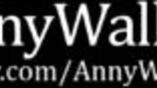 Новогодний подарок сестрёнке – страстное порно видео с красивой девушкой