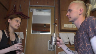 Секс с попутчицей и страстный финал внутри