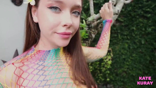 Сексуальная блондинка с аппетитными формами в горячем порно видео