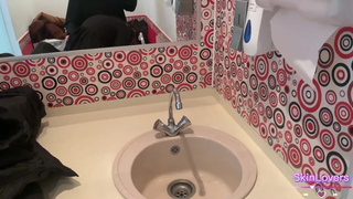 Жёсткий трах в общественном месте — смотреть онлайн