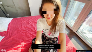 Жена отказывает, а подруга без трусиков дразнит — горячее видео