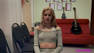 Игривое видео с глубоким минетим и жарким трахом