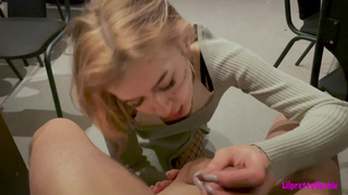 Игривое видео с глубоким минетим и жарким трахом