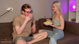 Друзья снимают штаны – откровенное видео с сексом