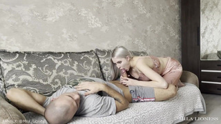 Брат и сестра в горячем секс-видео с минетиком