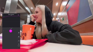 Страстный секс в Макдональдсе — девушка кончает от вибратора и удовольствия