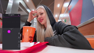 Страстный секс в Макдональдсе — девушка кончает от вибратора и удовольствия