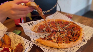 Жесткий трах с приглашенной девушкой: порно ролик в HD качестве