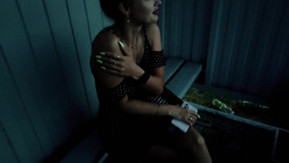 Жесткое порно с незнакомкой – экстремальный секс на остановке