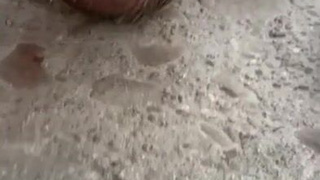 Жесткое порно на публике с мочалкой