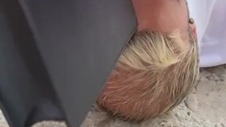 Жесткое порно на публике с мочалкой