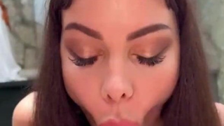 Домашнее порно видео с красивой девушкой