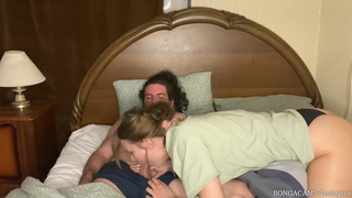 Жесткий секс с мачехой – слюнявый минет и страсть