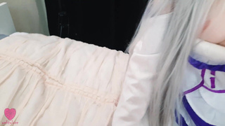 Невинная эльфийка Эмилия из Re -Zero была страстно трахнута в тугую киску и рот ее реальным фанатом